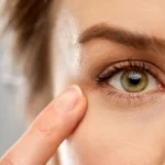 Jak dbać o skórę pod oczami? Kompletny poradnik